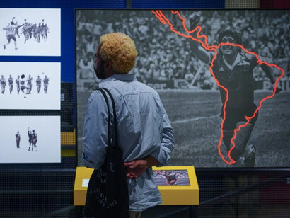 ¡Cancha brava! Futebol sudamericano en disputa, vista da exposição. Cortesia do Museu do Futebol