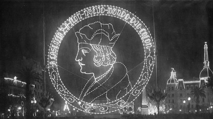 Festejos del anteriormente denominado "Día de la Raza" en Plaza de Mayo, actual Ciudad Autónoma de Buenos Aires, Argentina, 1929