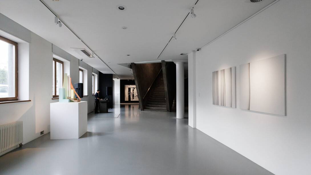 Various artists, Whisper of lines, noise of colour, exhibition view. Courtesy of Ruarts Gallery