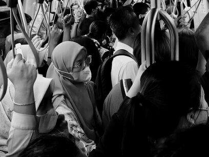 Pessoas comuns em ônibus lotado. Não tive a oportunidade nem de demonstrar para que eu vim a este mundo; quando saí da faculdade fui simplesmente jogada numa cova de leões que é o mercado de trabalho e me arriscava a matar cada um deles com os meus míseros dois mil reais por mês. E assim fui sobrevivendo por um tempo