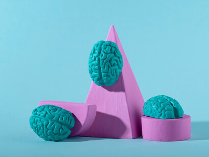 Geometric figures and brain depictions displaying how creativity is in constant motion 