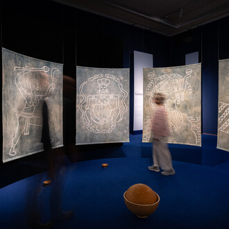 Tabita Rezaire, Calabash nebula: cosmological tales of connection, ausstellungsansicht. Mit freundlicher genehmigung des Weltmuseums Wien