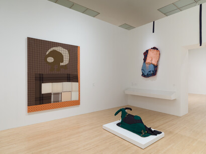 Installation view of Fictions of display, June 29, 2025–January 4, 2026 at MOCA Grand
Avenue. Courtesy of the Museum of Contemporary Art (MOCA). Photo by Jeff McLane