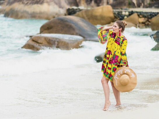 Sui catwalks SS26, sabots con mini tacchi o piattaforme leggere aggiungono altezza senza sacrificare comfort e silhouette pulite