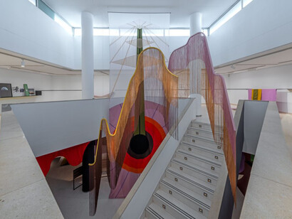 Andrea Canepa, Entre lo profundo y lo distante, vista de exhibición. Cortesía de IVAM