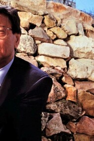 Palestinian poet Mahmoud Darwish fought with the pen and lived to be 67 years old 