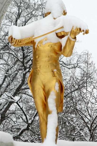 "Monumento a Johann Strauss", bronce y mármol, Edmund von Hellmer, 1921