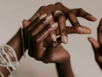 A movência do corpo, quando praticada em coletivo, fortalece vínculos e produz reconhecimento. Olhar e ser olhada, mover-se junto, respeitar o tempo do outro: tudo isso contribui para a criação de ambientes emocionalmente mais seguros