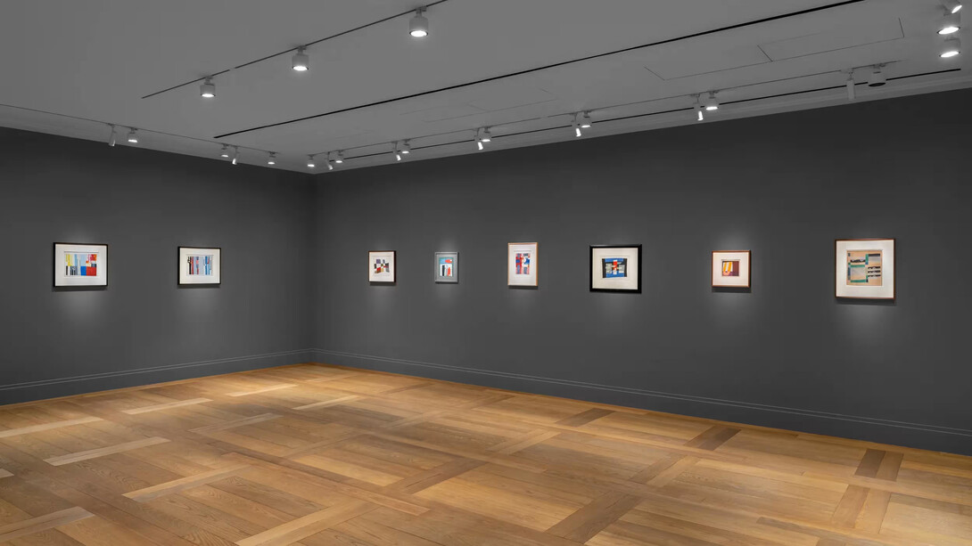 Sophie Taeuber-Arp, La règle des courbes, vue de l'exposition. Avec l'aimable autorisation de la Galerie Hauser et Wirth