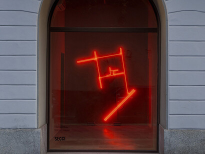 Vedute dell'installazione, Omar Mismar, Milano, 2025. Foto di Stefano Maniero. Per gentile concessione dell'artista e Secci