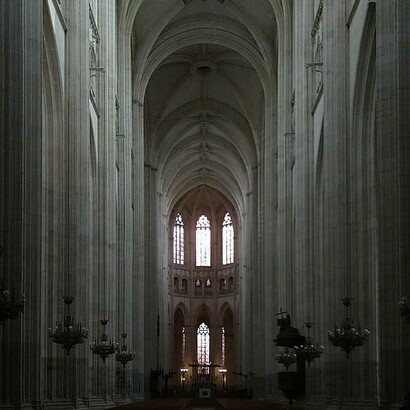 La navata e l'abside della cattedrale di Nantes, Francia