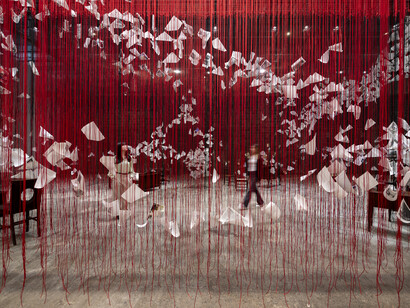 Chiharu Shiota, Home less home, exhibition view. Courtesy of Institute of Contemporary Art, Boston 