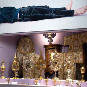 We whirl through the night and are consumed by fire, exhibition view. Courtesy of Treasure House of Liège Cathedral