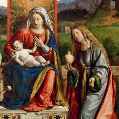 L’olio di nardo, importato dall’Asia, era uno dei beni più costosi del mondo antico e simbolo di prestigio, ricchezza e potere. Cima da Conegliano, "Madonna in trono con santi", 1490 circa. Dettaglio della Maddalena con la fiala di olio di nardo