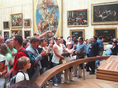 Crowds gather to see Leonardo da Vinci’s Mona Lisa at the Louvre in Paris