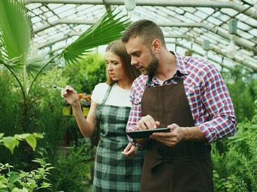 La cooperación se apoya en comités técnicos, planes de trabajo anuales y equipos binacionales que transforman los acuerdos políticos en proyectos concretos de investigación aplicada