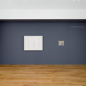 Au-Delà. Morandi/Fontana, veduta della mostra. Per gentile concessione di Tornabuoni Art