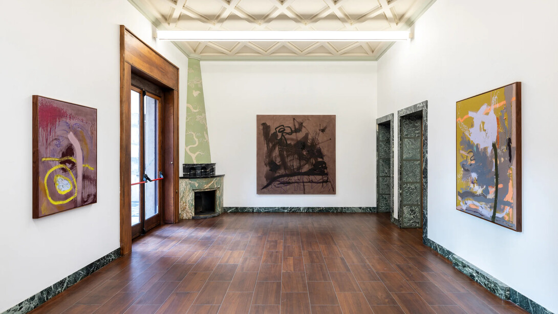 Austyn Weiner, Something borrowed, something plum, vista della mostra. Cortesia della Galleria Massimo De Carlo