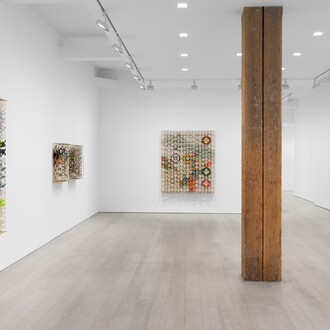 Jacob Hashimoto, exhibition view. Courtesy of Miles McEnery Gallery