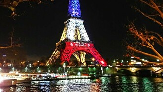 O céu não tinha nuvens. O sol era radiante. A ambiência, elegante. Tudo ia límpido. Como pintura. Sem queimar, incomodar nem maltratar. Havia algum vento. Algum barulho. Mas nada de brisa. Nada de úmido. Anunciavam-se dias frios