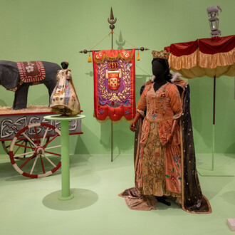 Trabajo de carnaval, vista de exhibición. Cortesía de Pinacoteca