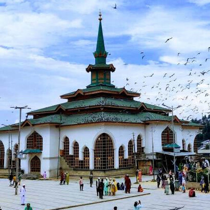 Khanqah Naqshband Sahib stands in Srinagar as a tribute to Sheikh Noor-ud-Din Noorani, or Nund Rishi, the beloved Sufi saint of Kashmir