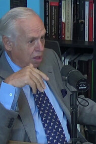 Roberto Savio è un testimone oculare della storia e costruttore di istituzioni, un uomo che trasforma le sue visioni in realtà