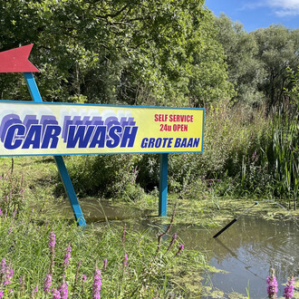 Elias Cafmeyer, Carwash Grote Baan, 2023. Courtesy of Centrale | vitrine