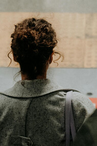 A jornada universitária envolve muito mais do que estudo; ela é um processo de amadurecimento, adaptação e autodescoberta. ao mudar de cidade, os estudantes enfrentam desafios que incluem a busca por emprego, independência financeira e o aprendizado de novas responsabilidades