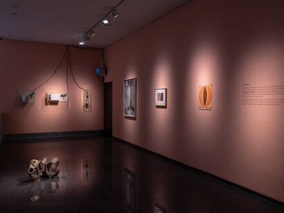 Querido espectador, ¿qué miras? Vista de exhibición. Cortesía del Museo Universidad de Navarra