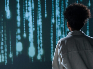 Su desarrollo, impulsado por el aprendizaje automático y el acceso masivo a datos, marca una nueva etapa en la relación entre tecnología y conocimiento