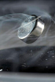 Supercondutor: material que transmite eletricidade sem resistência