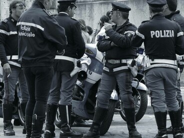 Gruppo di agenti di polizia, Italia