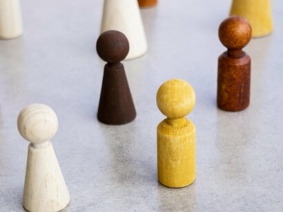 O México está a construir ligações com a América Central através do  Comboio Maia e da Ferrovia Interoceânica. Isto faz parte de um plano mais amplo que inclui a Guatemala. Isto irá reativar uma linha de transporte de mercadorias e aumentar a conectividade transfronteiriça. Além disso, existem planos para uma ponte binacional sobre o rio Sixaola. Esta irá ligar a Costa Rica e o Panamá