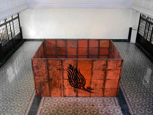 Flavio Favelli, The Black Tulip / Siyah Lale, 2014, enamel on salvaged metal / atık metal üzerine emaye boya, cm 260 x 450 x 300