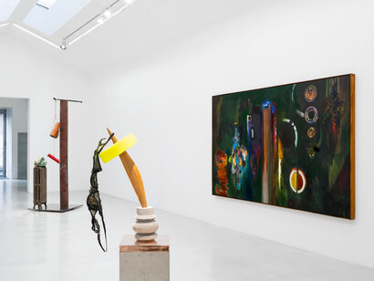 Bharti Kher, The sun splitting stones, vue de l'exposition. Avec l'aimable autorisation de Perrotin