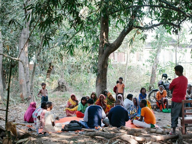“La gente todavía habla a nuestras espaldas a veces, pero esperamos acabar con la lepra y el estigma en nuestro pueblo en los próximos años". Pasupati Mahato, facilitador del grupo. Gentileza de Fundación Fontilles, foto de  Grupo de autoayuda de Balba, Mahottari, Nepal 