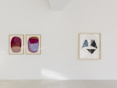 Various artists, Notas al pie (Footnotes), exhibition view. Courtesy of Alzueta Gallery