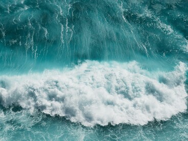 I suoni naturali, come l’acqua e il vento, hanno un potente effetto calmante sulla psiche