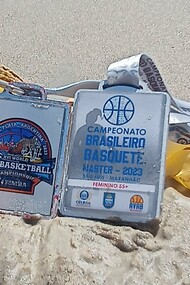 Medalhas de Mylene Andrade. Com uma paixão inextinguível pelo esporte, ela iniciou uma ação ousada ao levar o basquete para quem nunca havia tido a oportunidade de praticar a modalidade de forma organizada na "pequena-grande" enseada de Coroa Vermelha. Com determinação e um coração generoso, decidiu fazer a diferença
