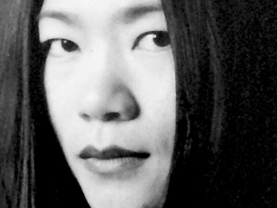 Il a pris ma main dans la sienne et a traversé avec moi, affrontant les regards moqueurs. L’un des rares gestes de tendresse qu’il m’ait offerts