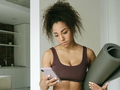 O celular se tornou parte da rotina diária, mas seu uso excessivo antes de treinos e competições pode interferir na concentração, aumentar a ansiedade e prejudicar a performance esportiva