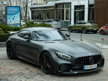 Le luxe s’affiche sans détour, symbole d’une richesse qui se concentre tandis que les inégalités explosent