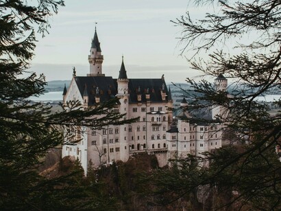 Em Portugal, o Palácio da Pena é o do Graal na Serra de Sintra, onde também podemos ver o misterioso complexo da Quinta da Regaleira, mas esta tem um outro construído para uma criança na Quinta da Felicidade: uma réplica do palácio da Disneyland de Paris, presente do empresário Carlos Maia Nogueira à filha