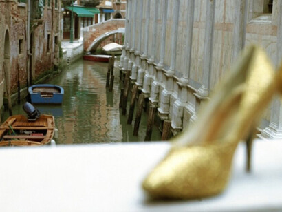 Joy Gregory, Bridge of miracles, Venice from the series ‘Cinderella tours Europe’ (detail), 1997 – 2001. Courtesy of Whitechapel Gallery 