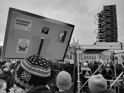 Berlín se quedó incrustado en mi memoria como una gradación de colores grises, de una tristeza a llorar a gritos. Somos el cortafuegos. Manifestación contra la AfD y la extrema derecha el 3 de febrero de 2024, Berlin, Alemania