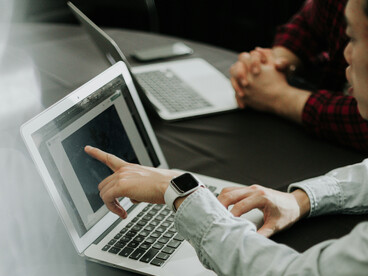 Significa también reflexionar sobre cómo vivimos cada interacción, desde una conversación hasta una decisión personal, para que sea más fluida y satisfactoria