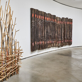 Artes de la Tierra, vista de exhibición. Cortesía de Guggenheim Museum Bilbao