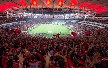 Maracanã em dia de jogo do Flamengo. Sou torcedor mais exigente, porque identifico problemas por jogo e, há algum tempo também, acompanho as comissões técnicas, muitas delas com apadrinhados - o auxiliar técnico direto é filho, ou dentro do staff há cargos de confiança para o cunhado, e sabe-se lá o que mais
