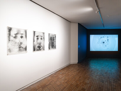 Oscar Muñoz, Infraleve, exhibition view. Courtesy of MAMBO
